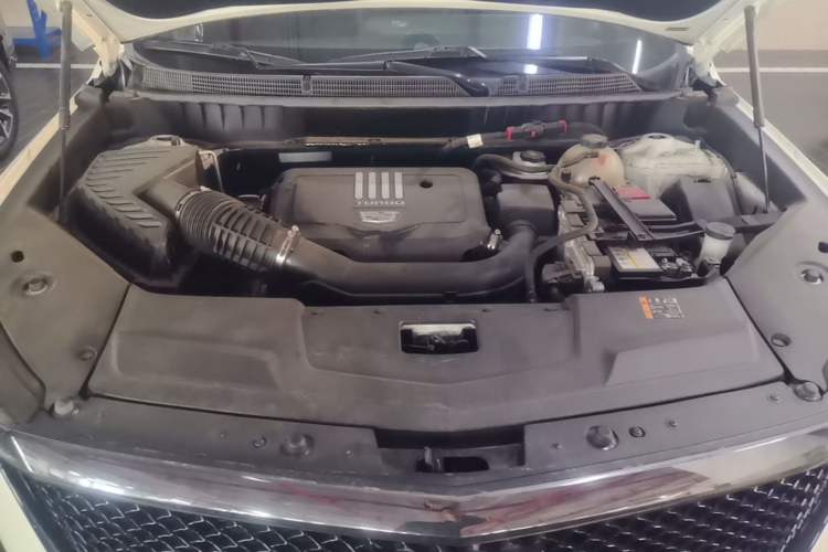 Used Cadillac XT5 2025 2.0T Platinum Edition Engine Bay