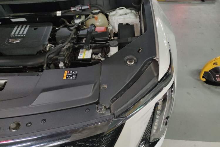 Used Cadillac XT5 2025 2.0T Prestige Version Engine Bay Left
