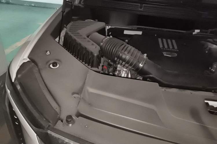 Used Cadillac XT5 2025 Model 2.0T Metropolitan Edition Engine Bay Right