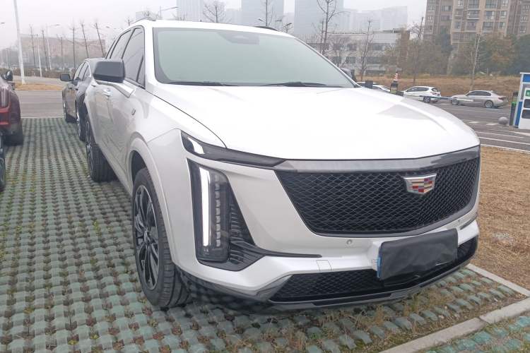 Used Cadillac XT5 2025 2.0T Platinum Edition Exterior 1