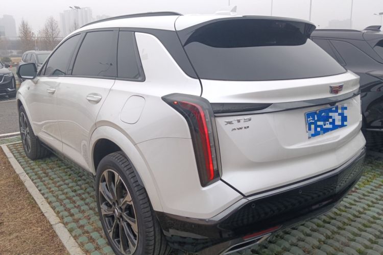 Used Cadillac XT5 2025 2.0T Platinum Edition Exterior 2