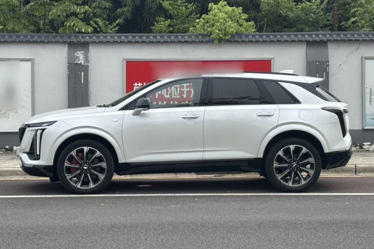 Used Cadillac XT5 2025 2.0T Platinum Edition Exterior 2