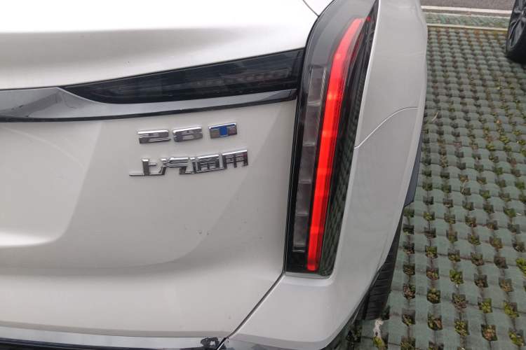 Used Cadillac XT5 2025 2.0T Platinum Edition Exterior 3