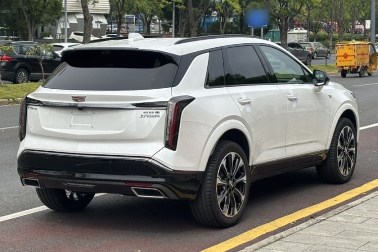 Used Cadillac XT5 2025 2.0T Platinum Edition Exterior 3