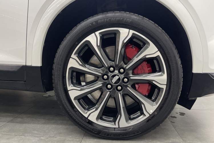 Used Cadillac XT5 2025 2.0T Platinum Edition Exterior 4