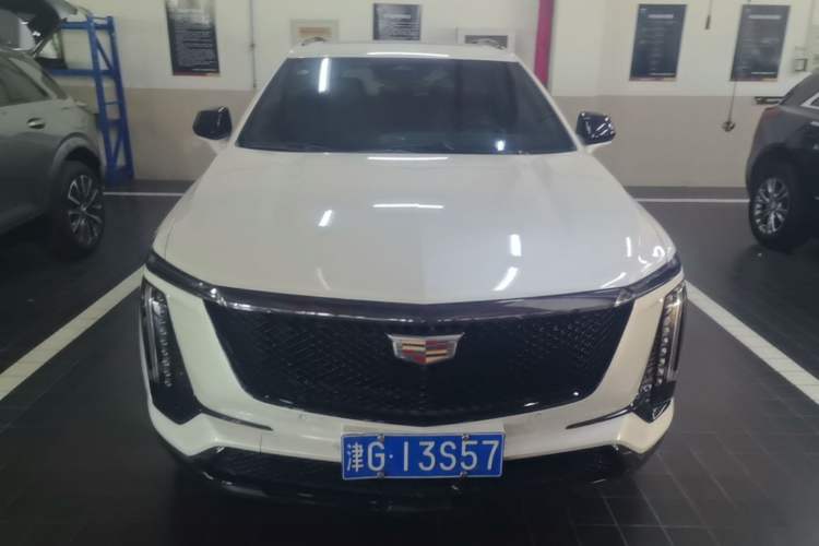 Used Cadillac XT5 2025 2.0T Platinum Edition Front