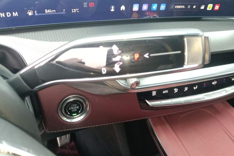 Used Cadillac XT5 2025 2.0T Platinum Edition Gear Lever