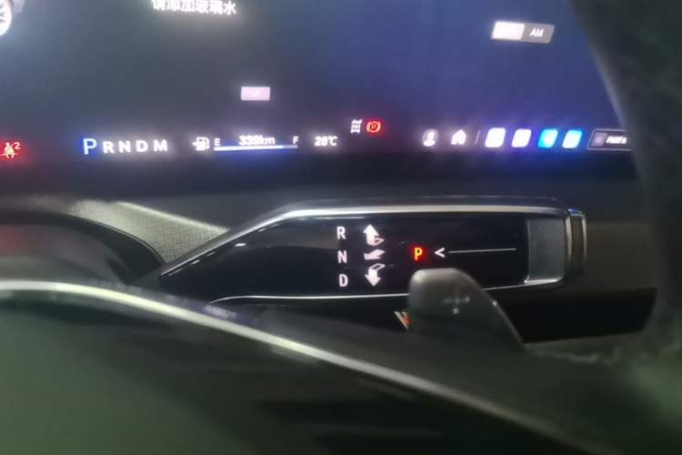 Used Cadillac XT5 2025 2.0T Platinum Edition Gear Lever