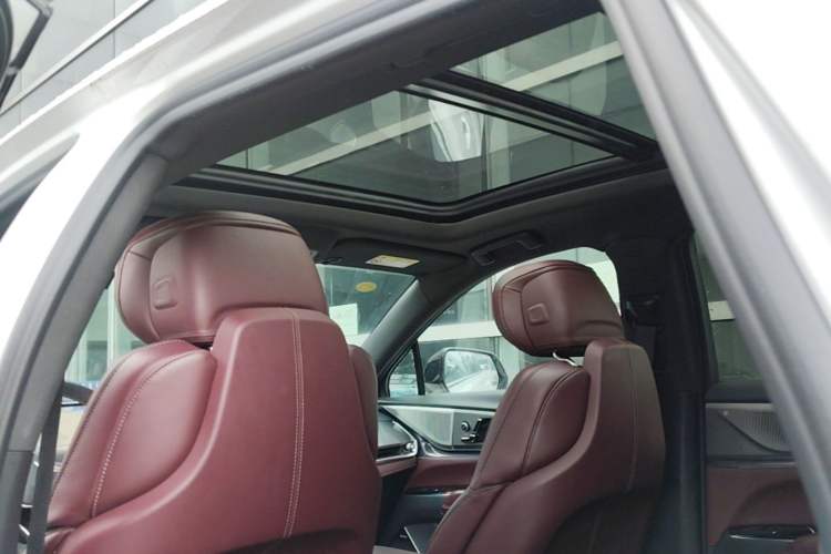 Used Cadillac XT5 2025 2.0T Platinum Edition Headliner