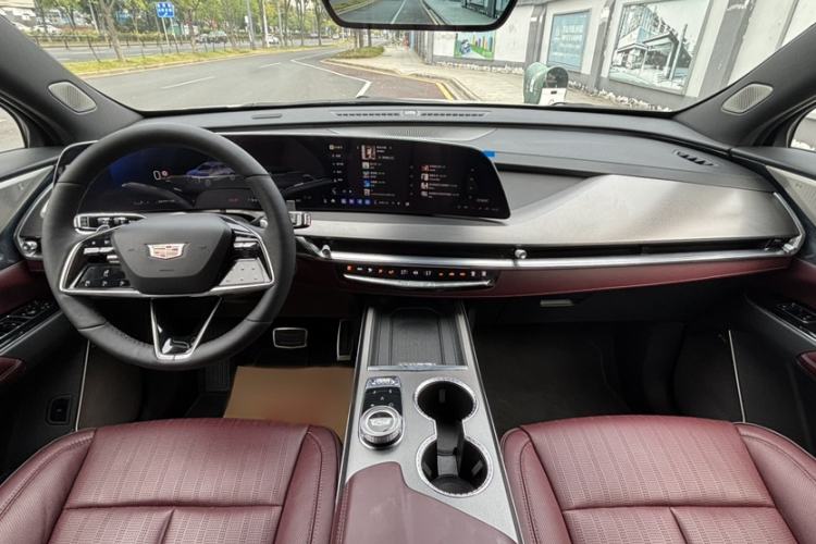 Used Cadillac XT5 2025 2.0T Platinum Edition Interior 1