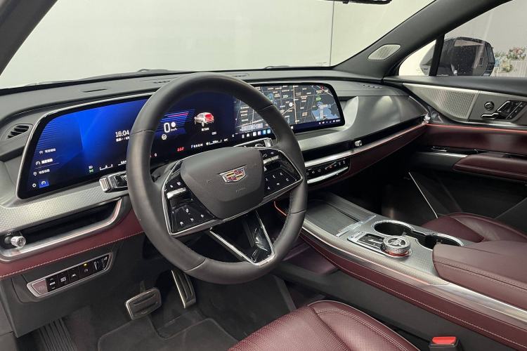 Used Cadillac XT5 2025 2.0T Platinum Edition Interior 2