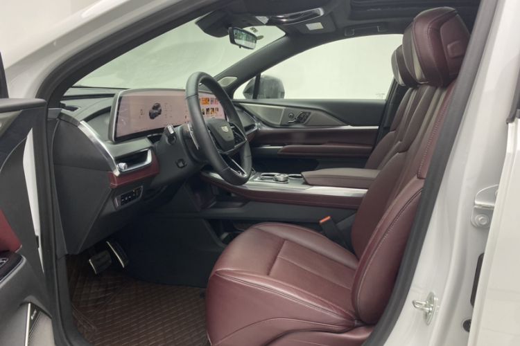 Used Cadillac XT5 2025 2.0T Platinum Edition Interior 2