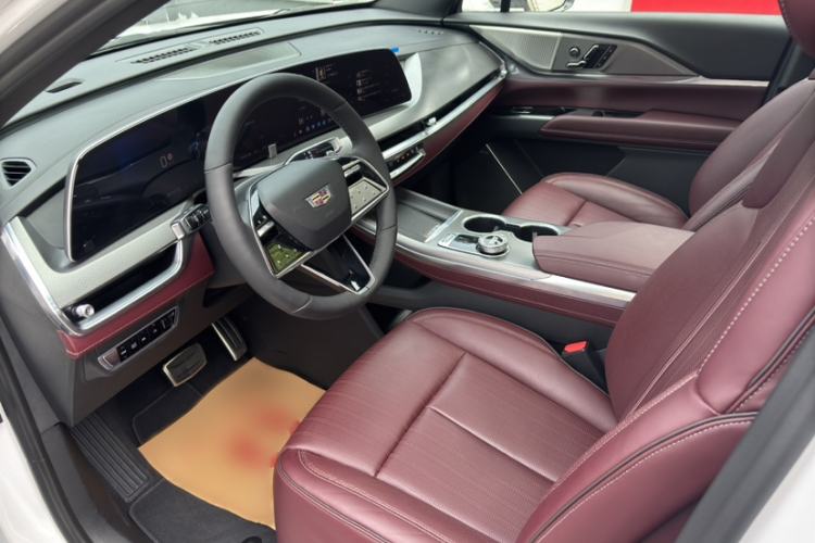Used Cadillac XT5 2025 2.0T Platinum Edition Interior 3