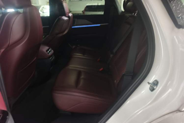 Used Cadillac XT5 2025 2.0T Platinum Edition Interior 4