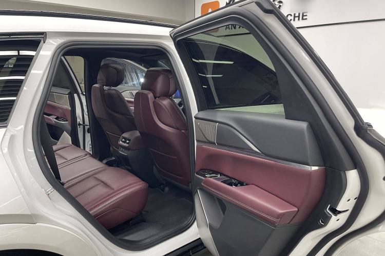 Used Cadillac XT5 2025 2.0T Platinum Edition Interior 5