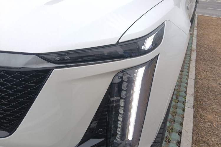 Used Cadillac XT5 2025 2.0T Platinum Edition Left Front Headlight