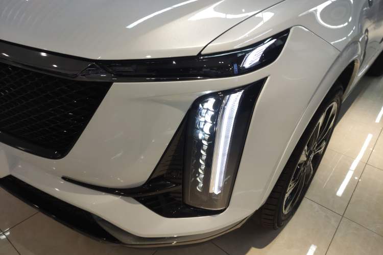 Used Cadillac XT5 2025 2.0T Platinum Edition Left Front Headlight