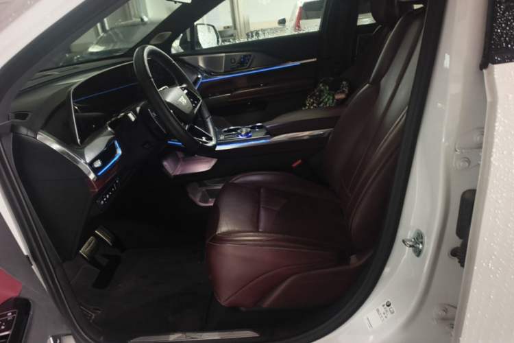 Used Cadillac XT5 2025 2.0T Platinum Edition Left Front Seat