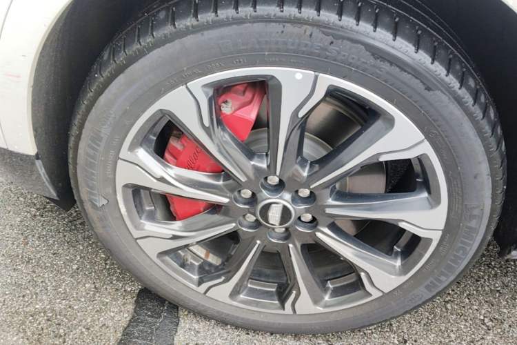 Used Cadillac XT5 2025 2.0T Platinum Edition Left Front Wheel Hub