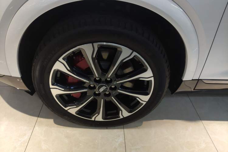 Used Cadillac XT5 2025 2.0T Platinum Edition Left Front Wheel Hub