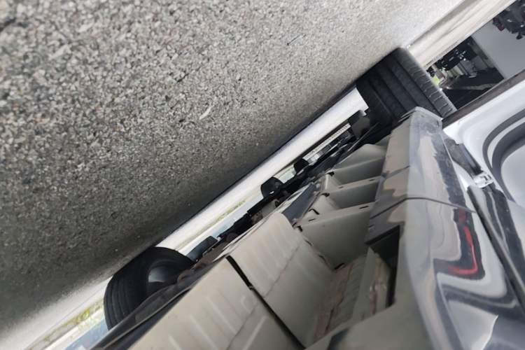 Used Cadillac XT5 2025 2.0T Platinum Edition Left Side Sill
