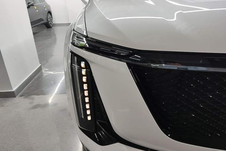 Used Cadillac XT5 2025 2.0T Luxury Version Right Front Headlight