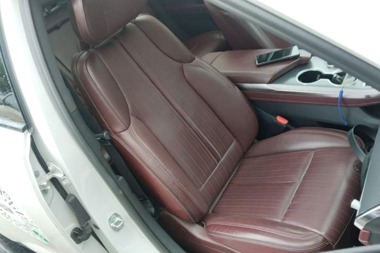 Used Cadillac XT5 2025 2.0T Platinum Edition Right Front Seat