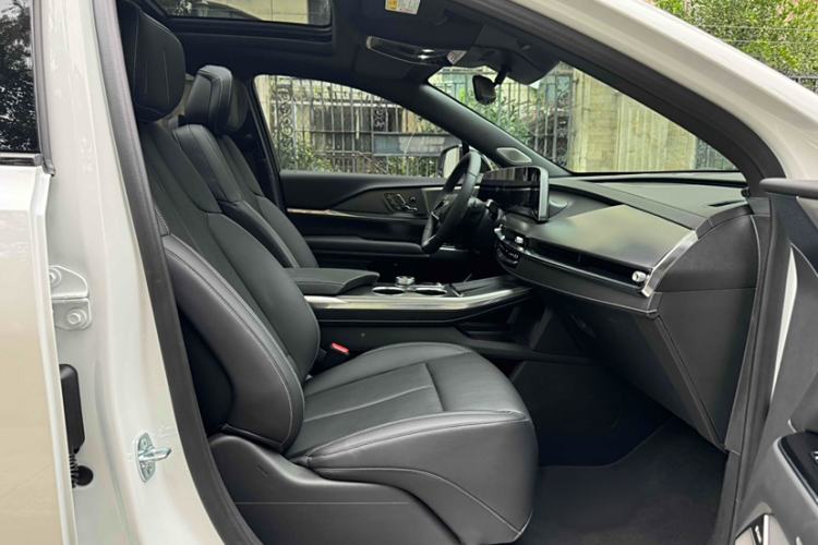 Used Cadillac XT5 2025 2.0T Prestige Version Right Front Seat