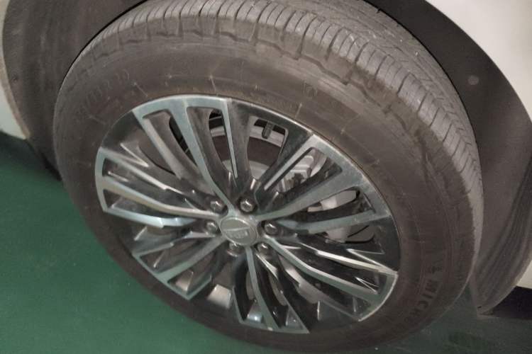 Used Cadillac XT5 2025 Model 2.0T Metropolitan Edition Right Front Wheel Hub