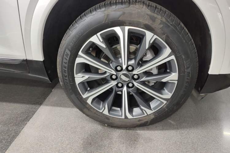 Used Cadillac XT5 2025 2.0T Luxury Version Right Front Wheel Hub