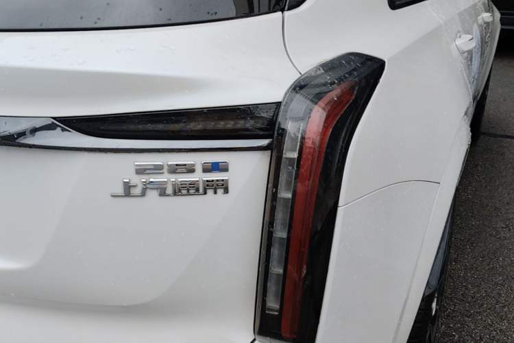 Used Cadillac XT5 2025 2.0T Platinum Edition Right Rear Taillight