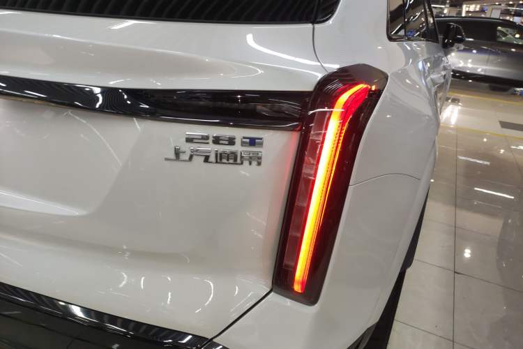 Used Cadillac XT5 2025 2.0T Platinum Edition Right Rear Taillight