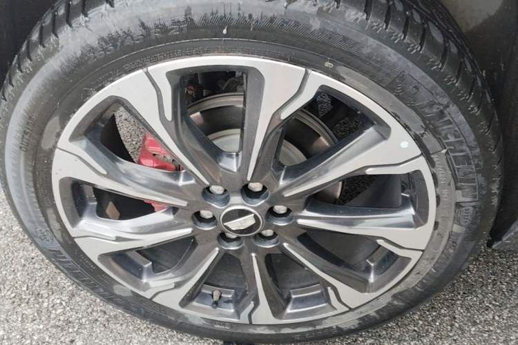 Used Cadillac XT5 2025 2.0T Platinum Edition Right Rear Wheel Hub