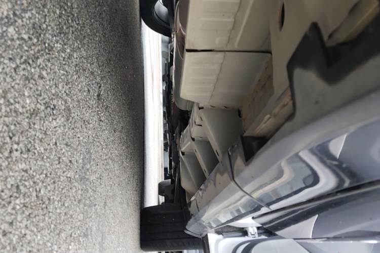 Used Cadillac XT5 2025 2.0T Platinum Edition Right Side Sill