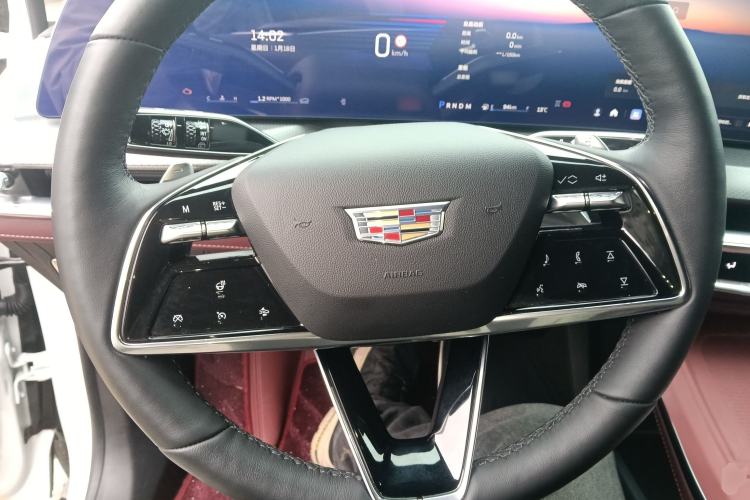 Used Cadillac XT5 2025 2.0T Platinum Edition Steering Wheel