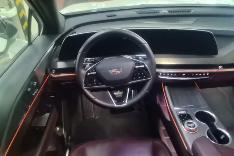 Used Cadillac XT5 2025 2.0T Platinum Edition Steering Wheel