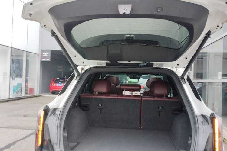 Used Cadillac XT5 2025 2.0T Platinum Edition Trunk