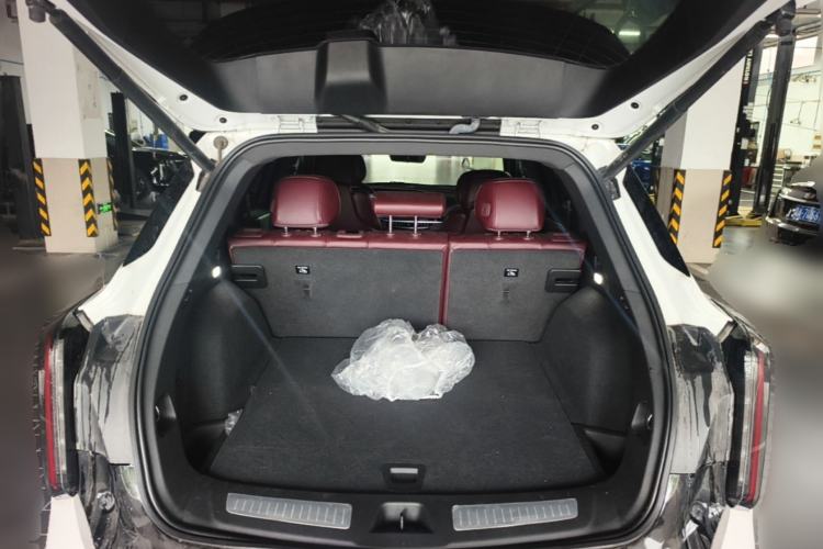 Used Cadillac XT5 2025 2.0T Platinum Edition Trunk