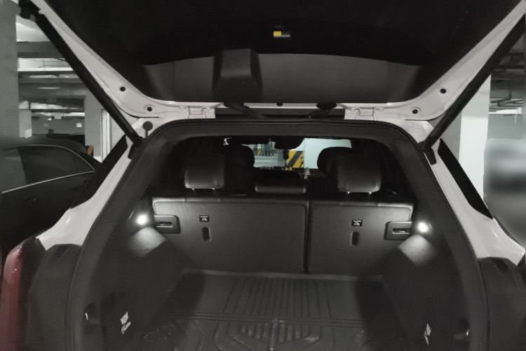 Used Cadillac XT5 2025 Model 2.0T Metropolitan Edition Trunk