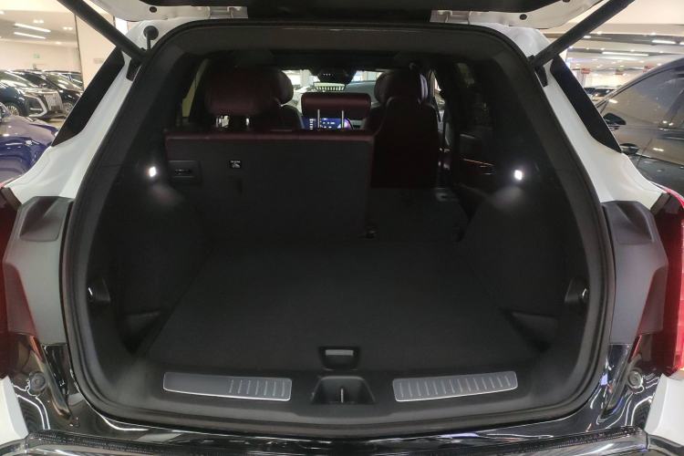 Used Cadillac XT5 2025 2.0T Platinum Edition Trunk