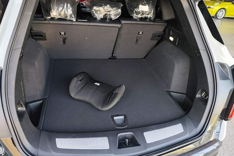 Used Cadillac XT5 2025 2.0T Luxury Version Trunk