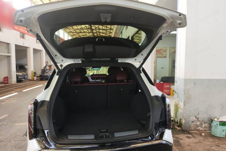 Used Cadillac XT5 2025 2.0T Platinum Edition Trunk
