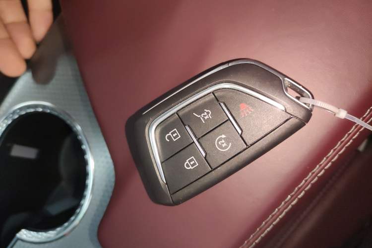 Used Cadillac XT5 2025 2.0T Platinum Edition Vehicle Key