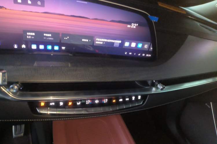 Used Cadillac XT5 2026 Model 2.0T Prestige Edition Audio And AC Panel