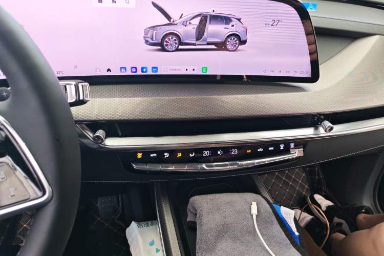 Used Cadillac XT5 2026 Model 2.0T Luxury Edition Audio And AC Panel