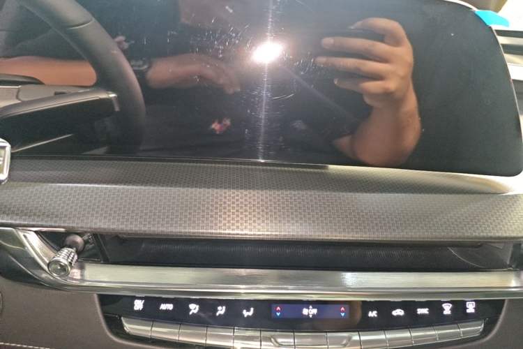 Used Cadillac XT5 2026 Model 2.0T Prestige Edition Audio And AC Panel