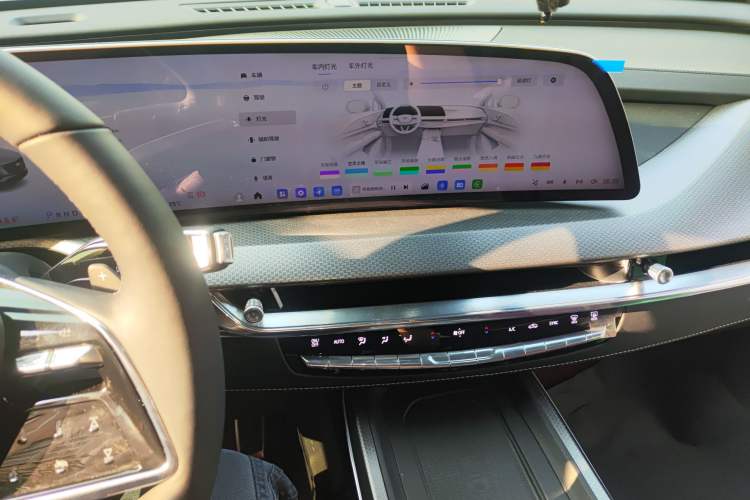 Used Cadillac XT5 2026 Model 2.0T Prestige Edition Audio And AC Panel