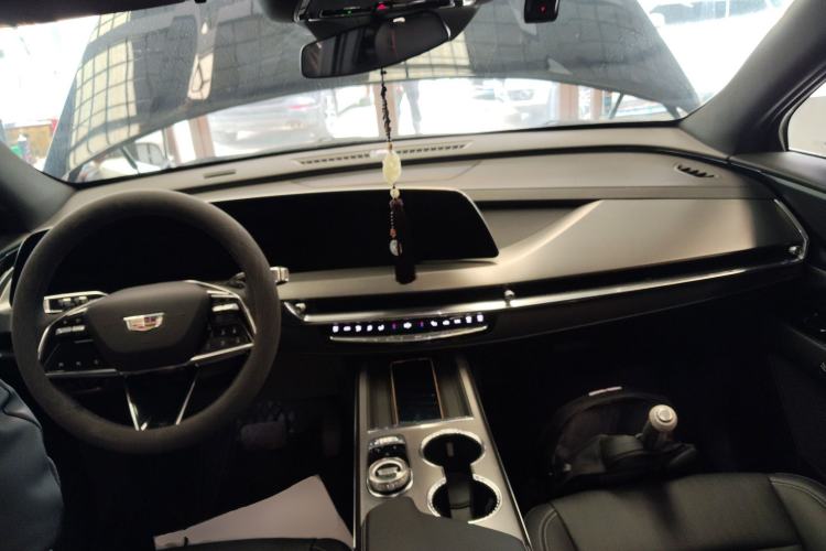 Used Cadillac XT5 2026 Model 2.0T Metropolitan Edition Center Console