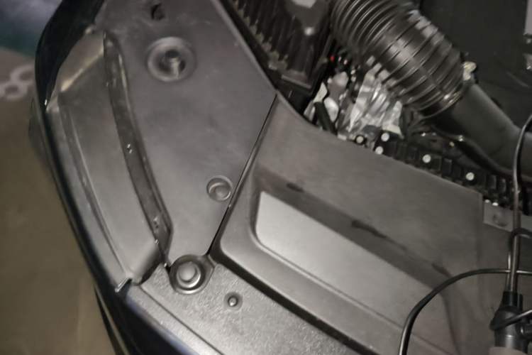 Used Cadillac XT5 2026 Model 2.0T Luxury Edition Engine Bay Right