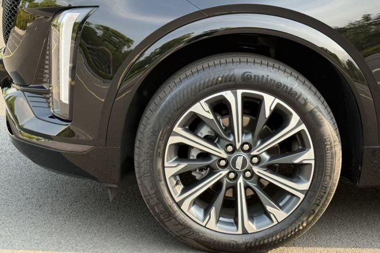 Used Cadillac XT5 2026 Model 2.0T Luxury Edition Exterior 3
